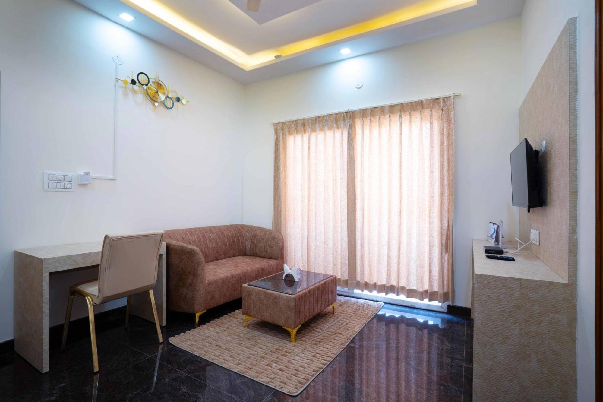 Treebo Galaxy Kings Suites, Hebbal Bangalore Exterior foto
